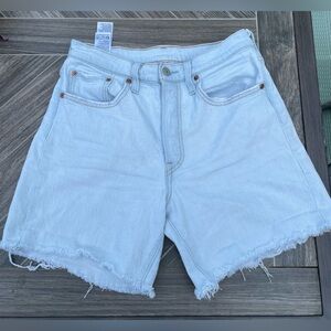 Light wash Levi’s 501 shorts